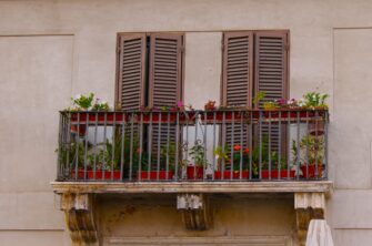 Espectros de/en la historia reciente